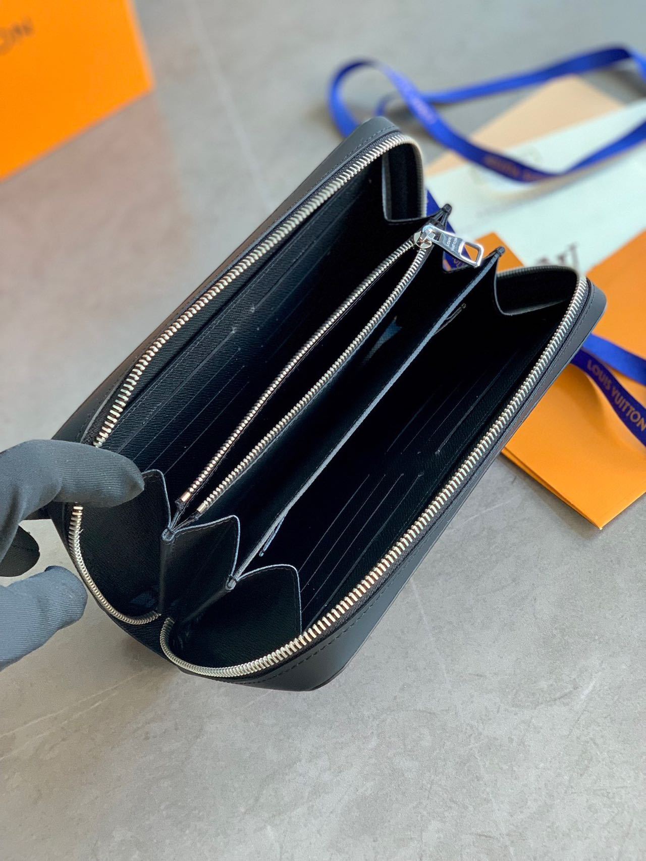 新作・争奪戦☆モノグラムジッピーXL