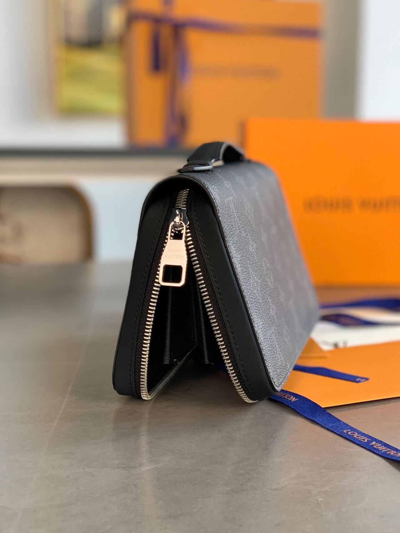 新作・争奪戦☆モノグラムジッピーXL