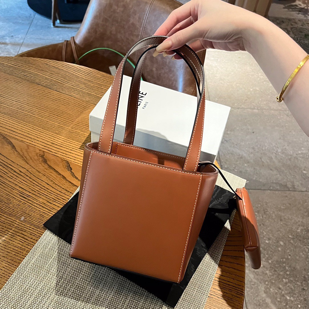 ◆CELINE◆セリーヌ キューブバッグ キュイルトリオンフ