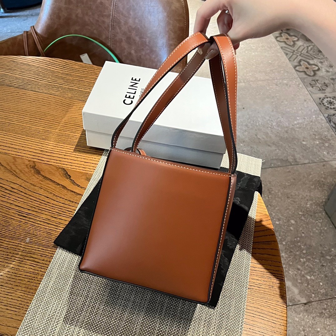 ◆CELINE◆セリーヌ キューブバッグ キュイルトリオンフ