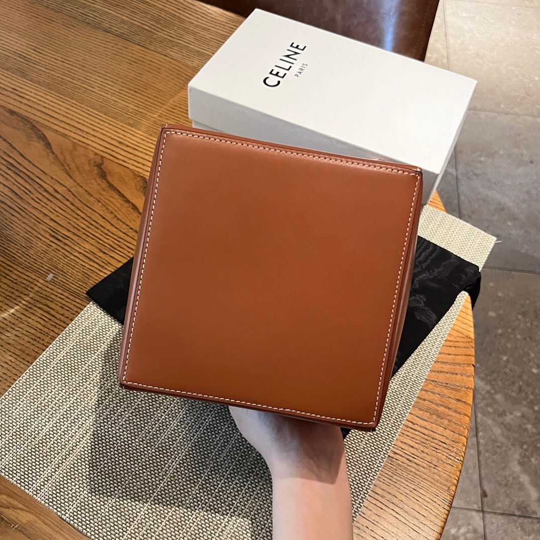 ◆CELINE◆セリーヌ キューブバッグ キュイルトリオンフ