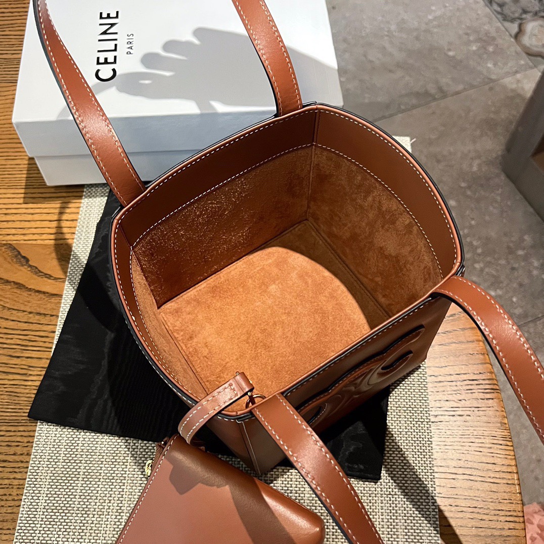 ◆CELINE◆セリーヌ キューブバッグ キュイルトリオンフ