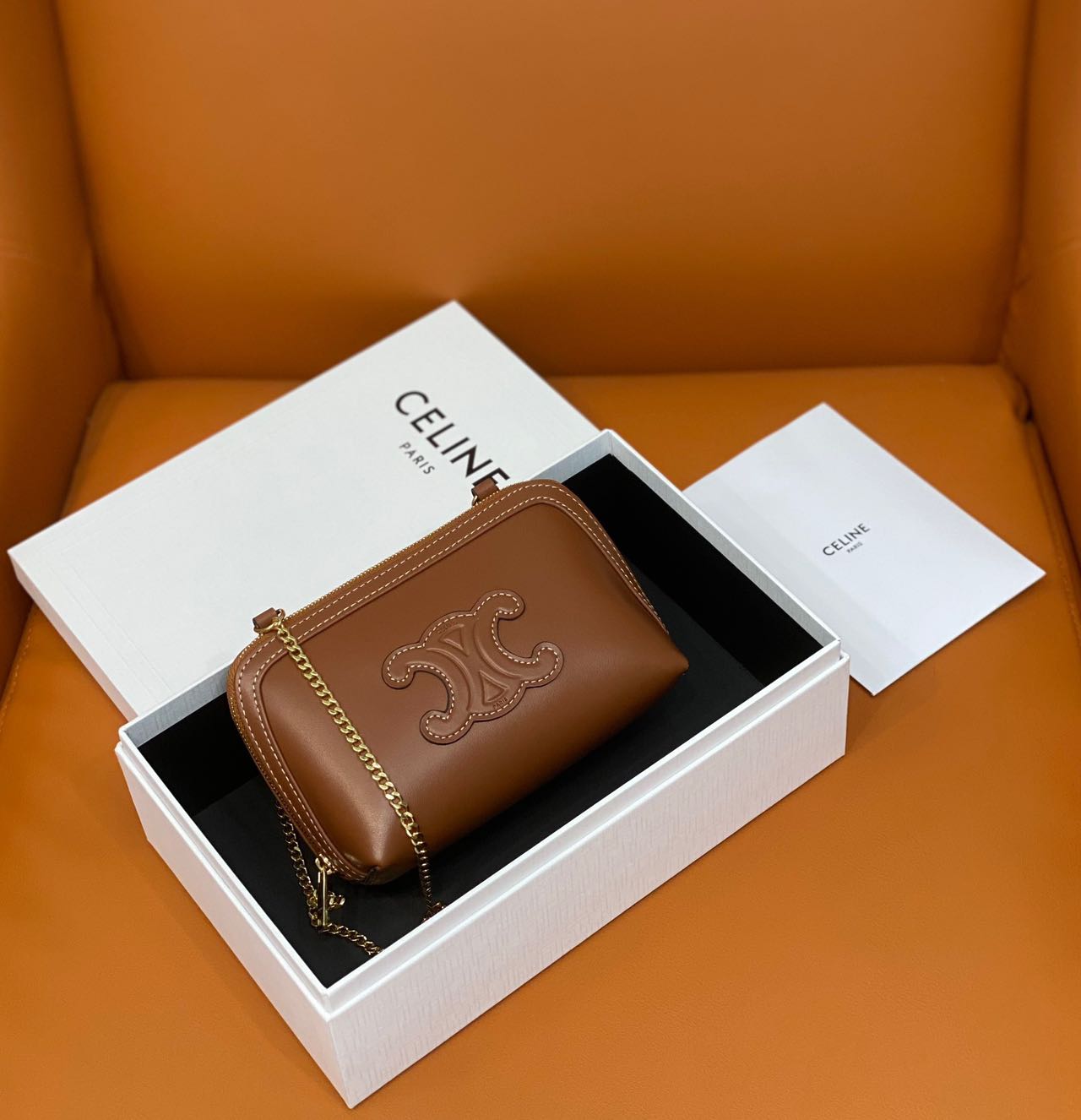 【CELINE】チェーンクラッチ キュイル トリオンフ