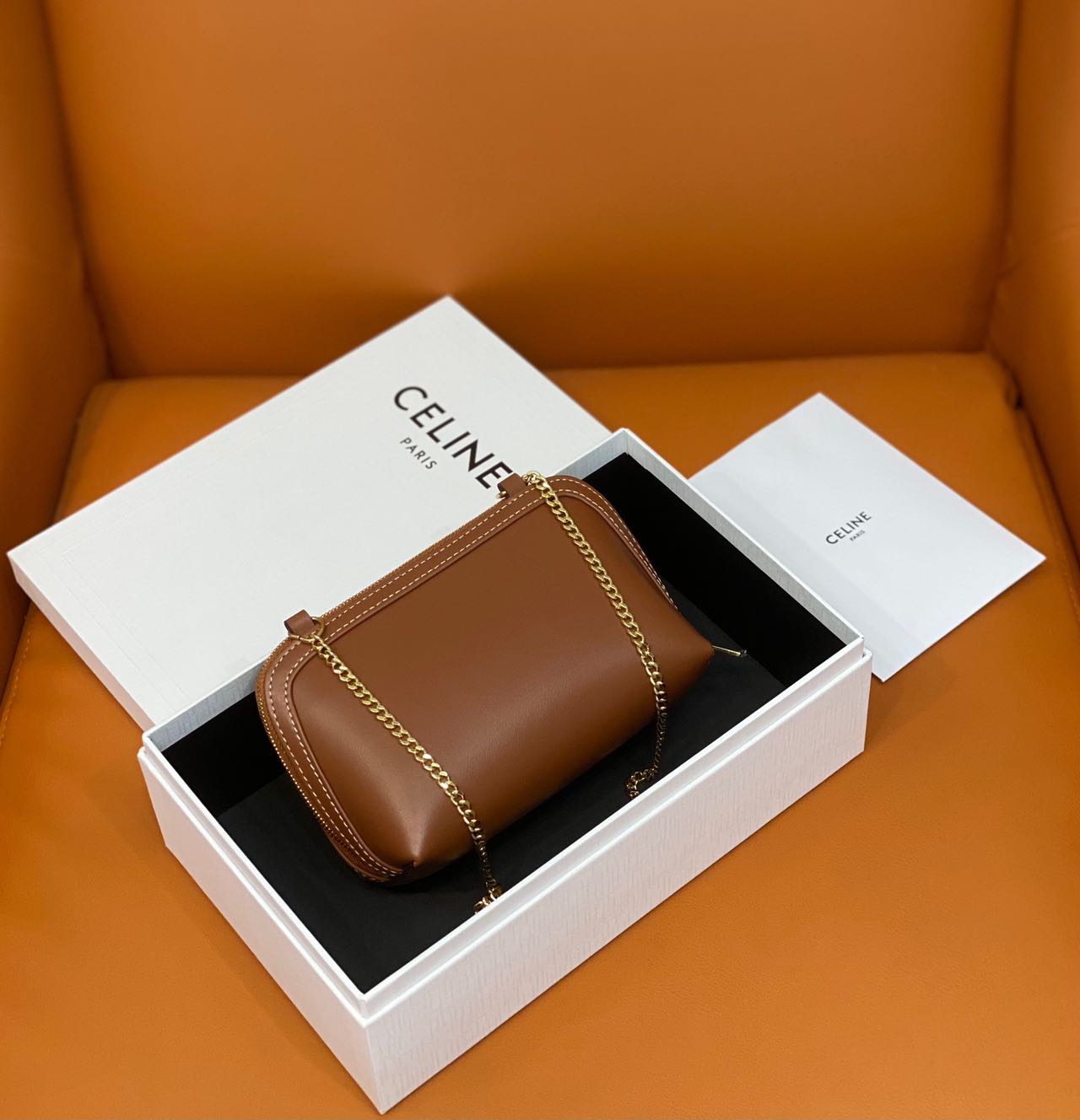 【CELINE】チェーンクラッチ キュイル トリオンフ