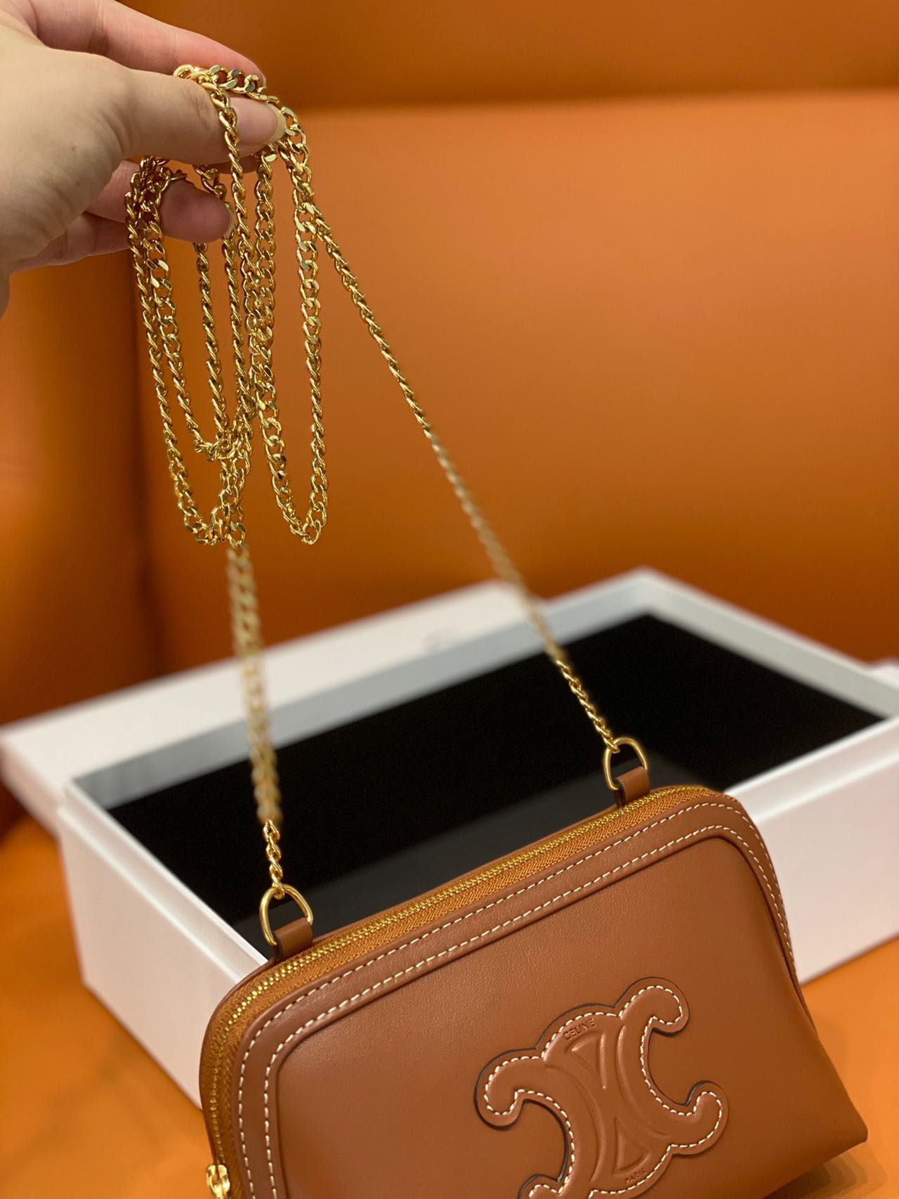 【CELINE】チェーンクラッチ キュイル トリオンフ