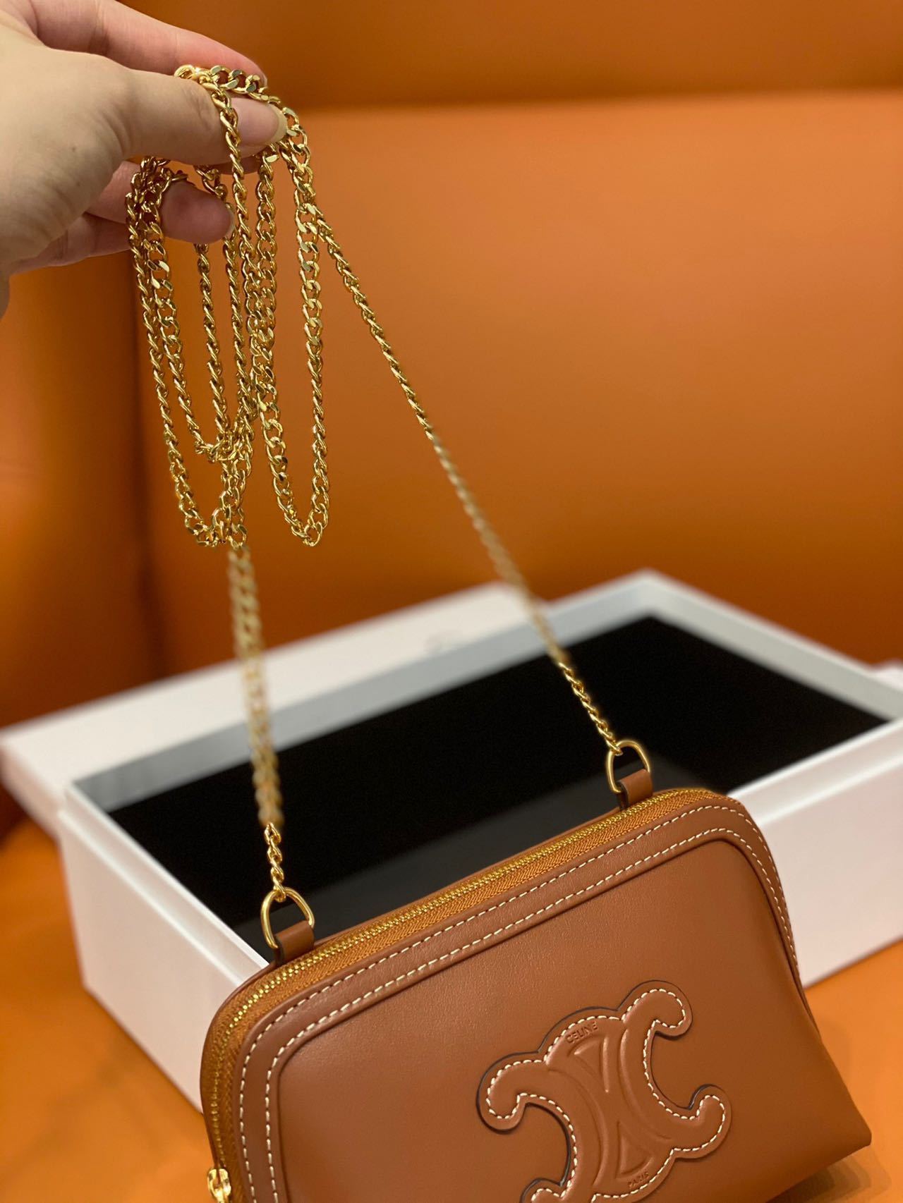 【CELINE】チェーンクラッチ キュイル トリオンフ
