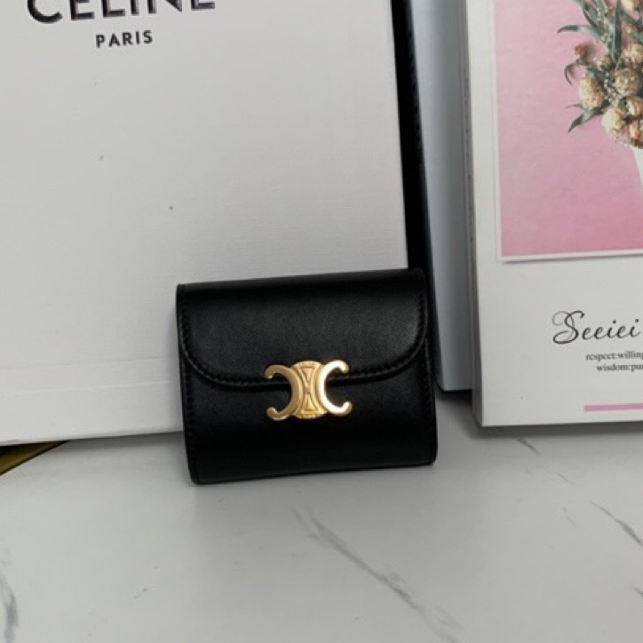 CELINE可愛い ★TRIOMPHE SMALL FLAP WALLET★ 