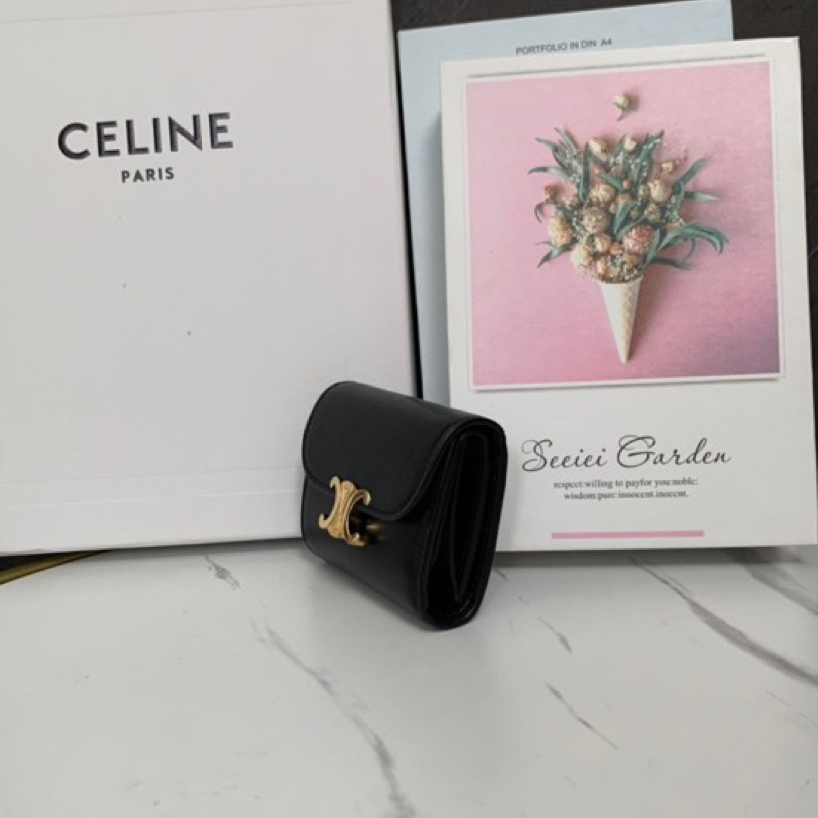 CELINE可愛い ★TRIOMPHE SMALL FLAP WALLET★ 
