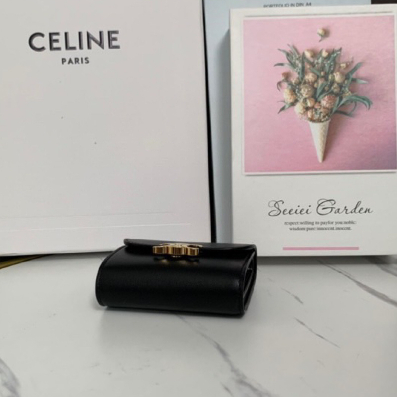CELINE可愛い ★TRIOMPHE SMALL FLAP WALLET★ 