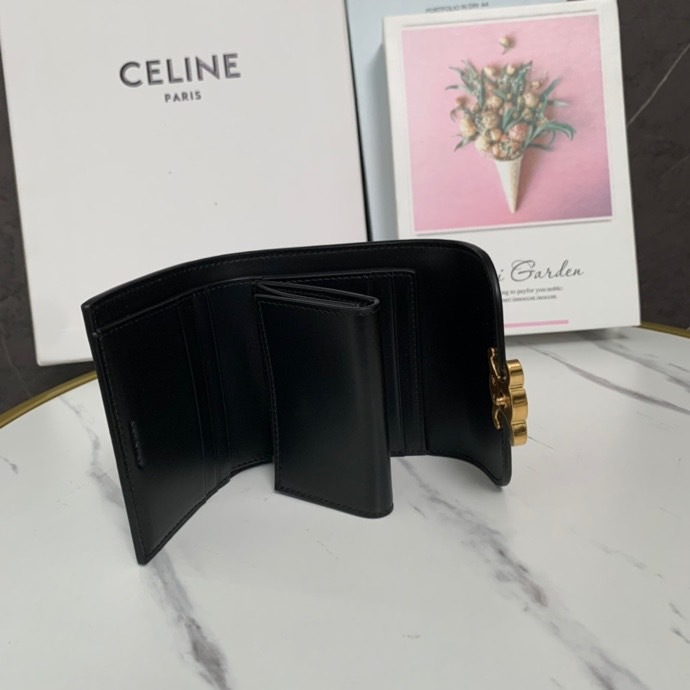 CELINE可愛い ★TRIOMPHE SMALL FLAP WALLET★ 