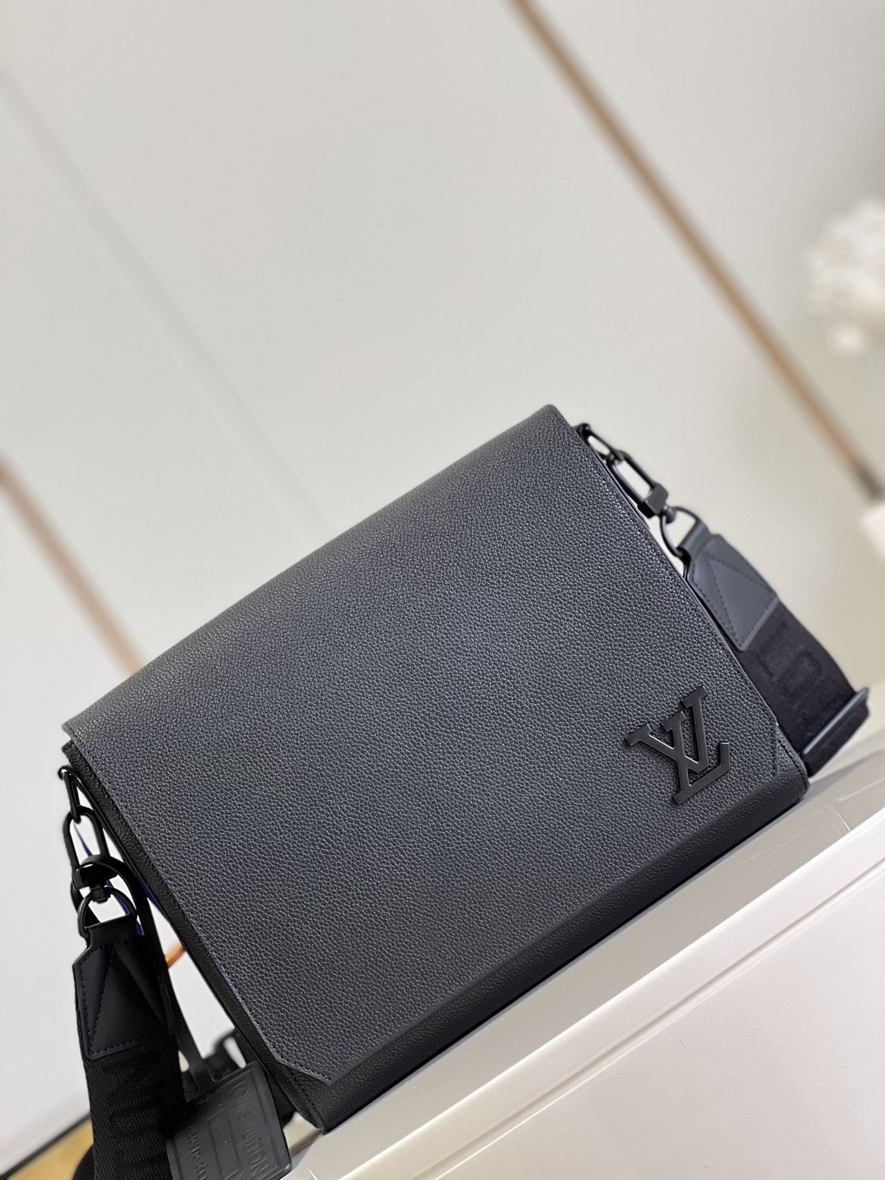 雑誌掲載 ★Louis Vuitton★アエログラム メッセンジャー