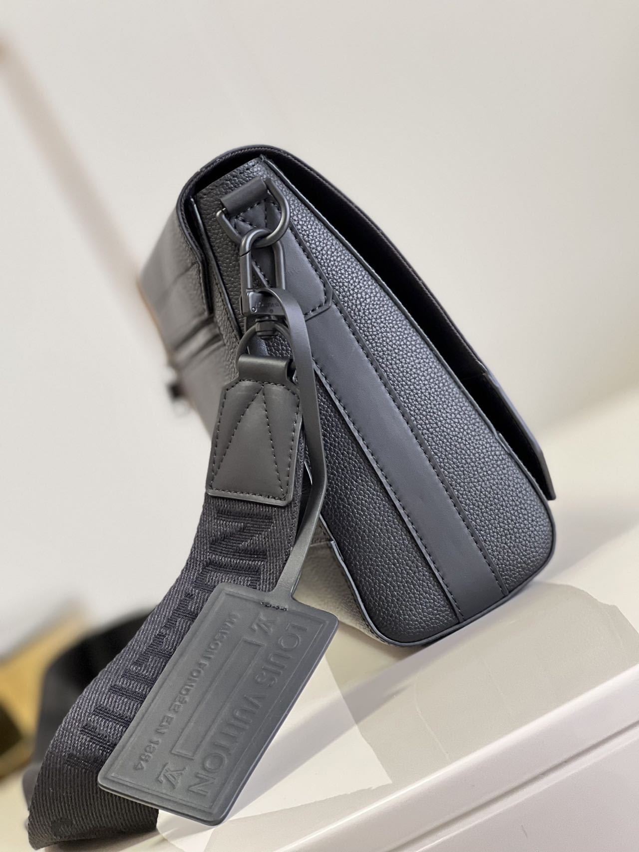 雑誌掲載 ★Louis Vuitton★アエログラム メッセンジャー