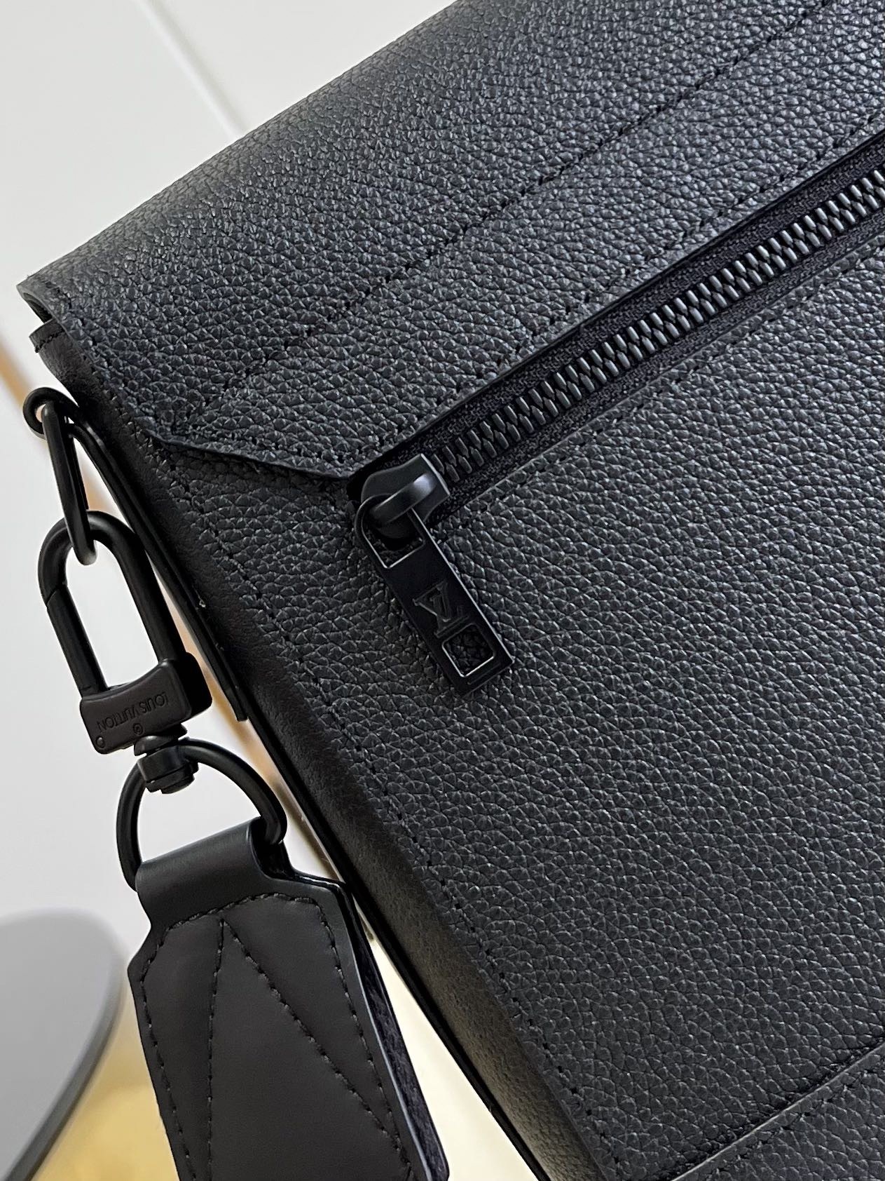 雑誌掲載 ★Louis Vuitton★アエログラム メッセンジャー