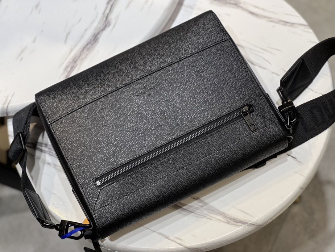 雑誌掲載 ★Louis Vuitton★アエログラム メッセンジャー