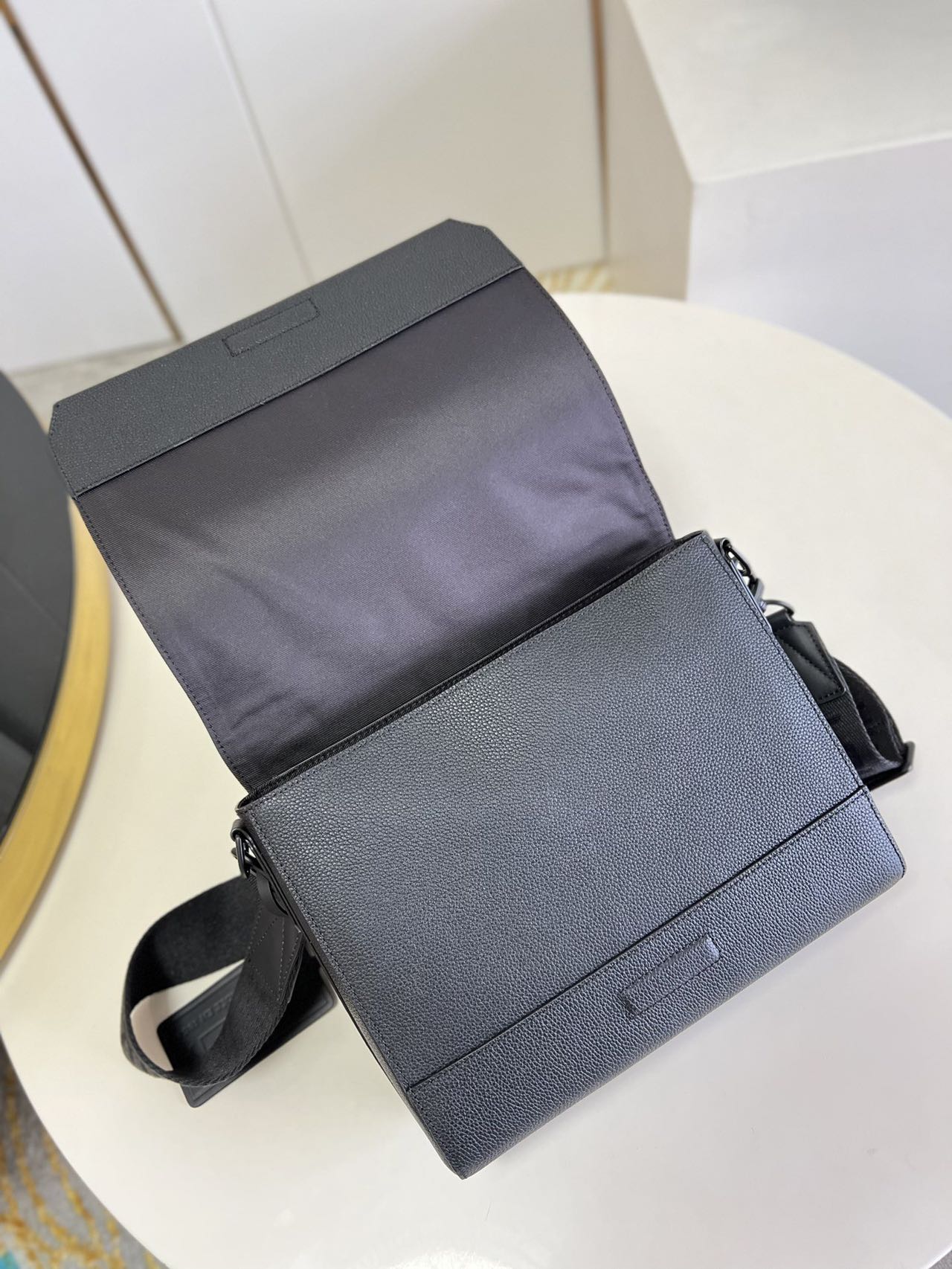 雑誌掲載 ★Louis Vuitton★アエログラム メッセンジャー