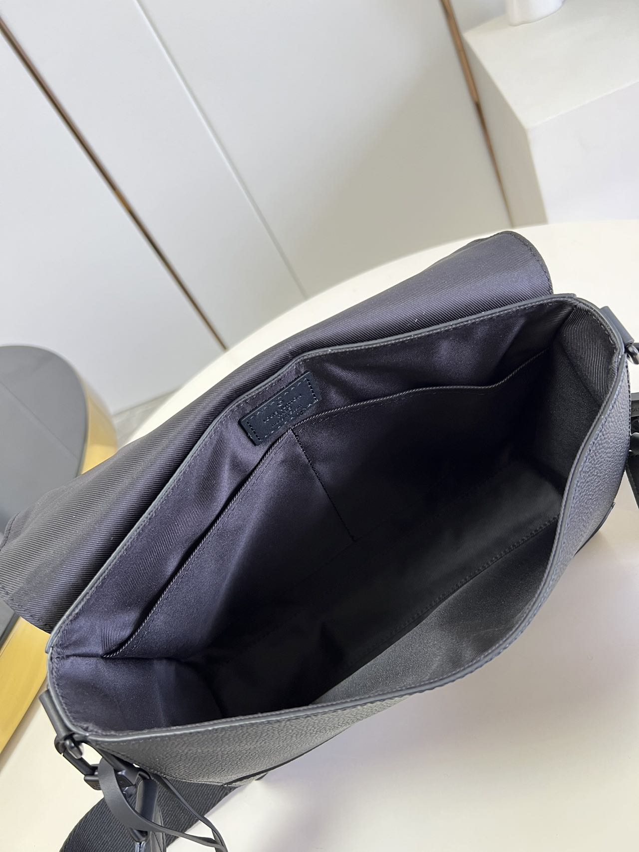 雑誌掲載 ★Louis Vuitton★アエログラム メッセンジャー