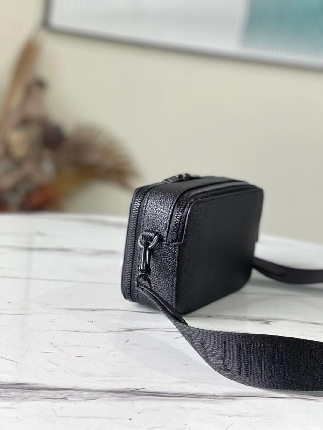Louis vuitton とっても機能的☆レザー仕立て♪お財布ショルダ