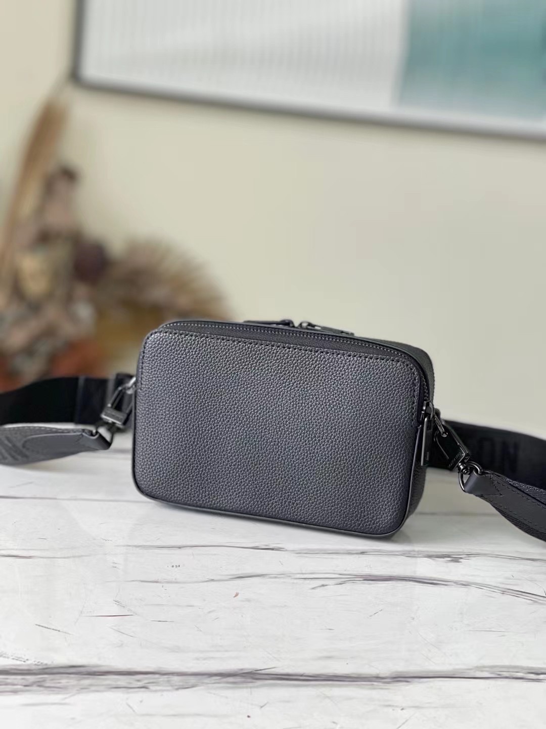 Louis vuitton とっても機能的☆レザー仕立て♪お財布ショルダ