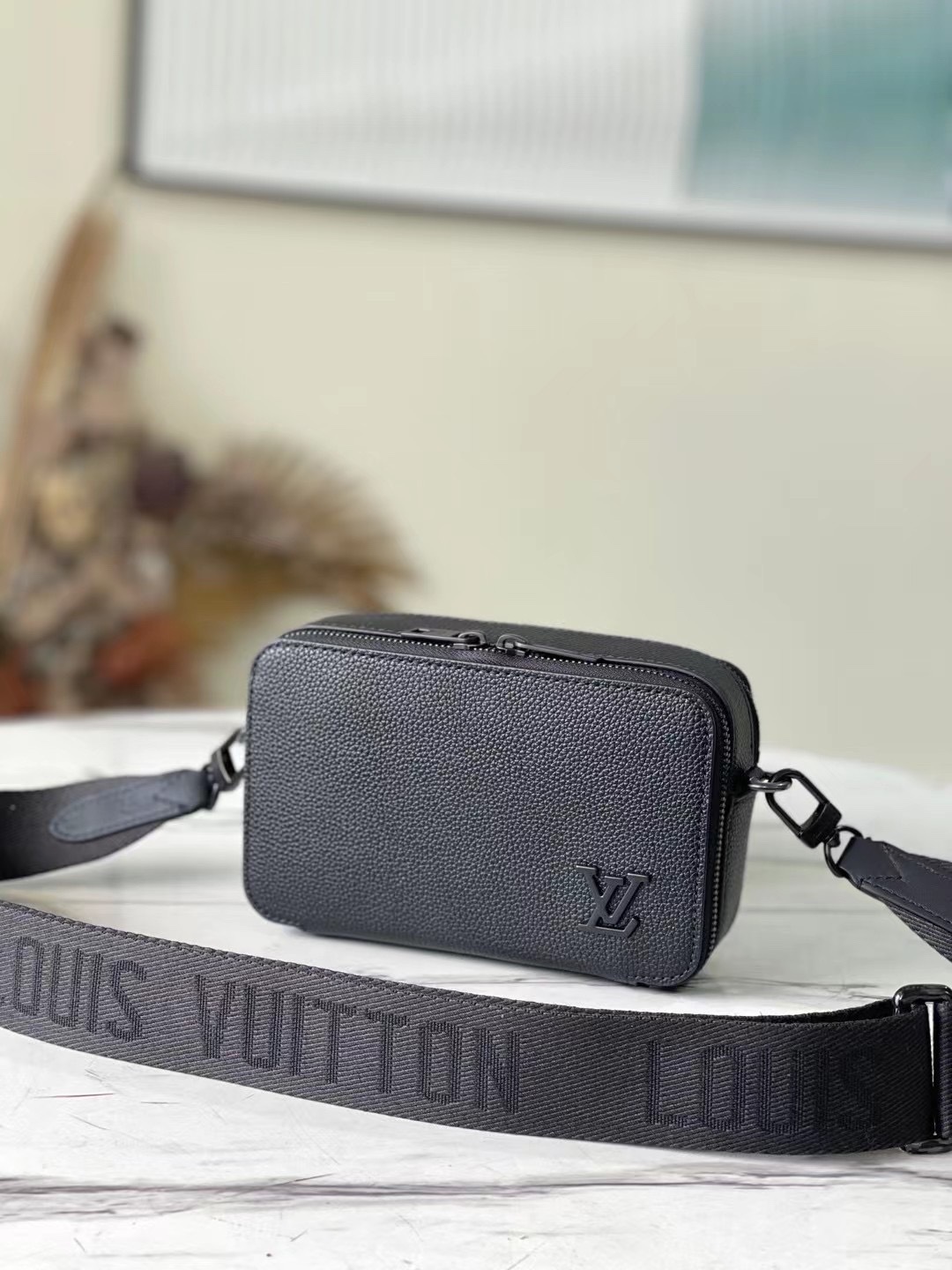 Louis vuitton とっても機能的☆レザー仕立て♪お財布ショルダ