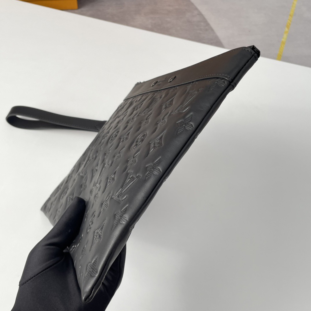 LOUIS VUITTON新作モノグラム・シャドウ ポシェット・トゥ・ゴー