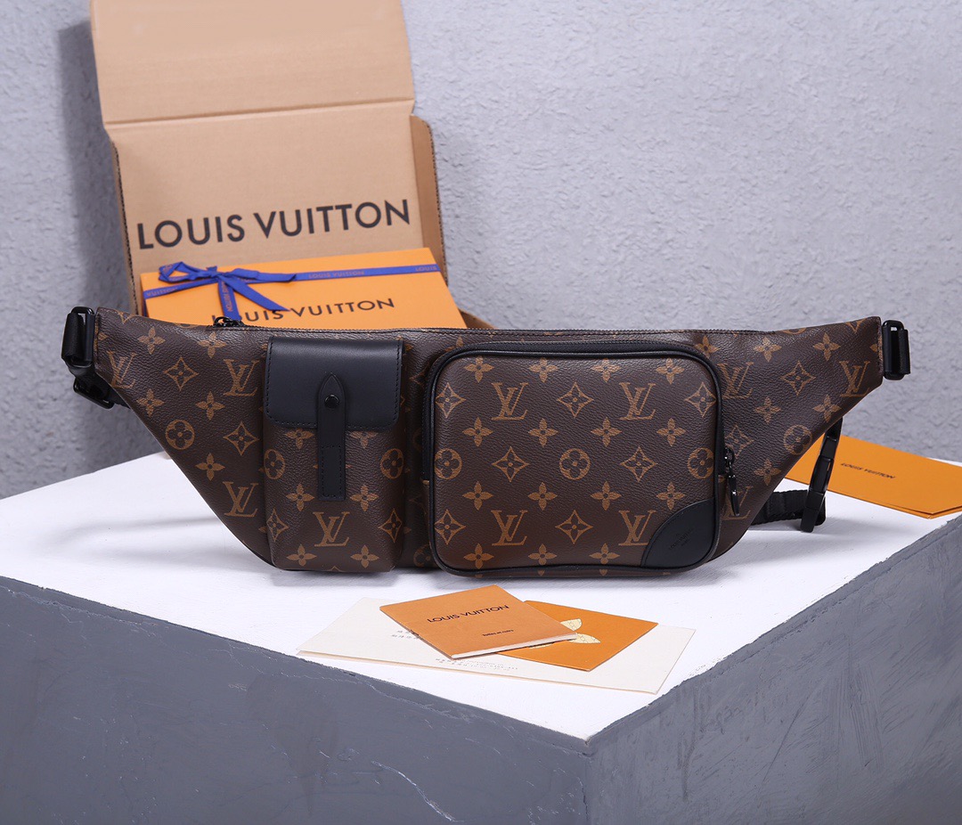 Louis vuitton マットブラックがクール☆最新♪ウエストポーチ