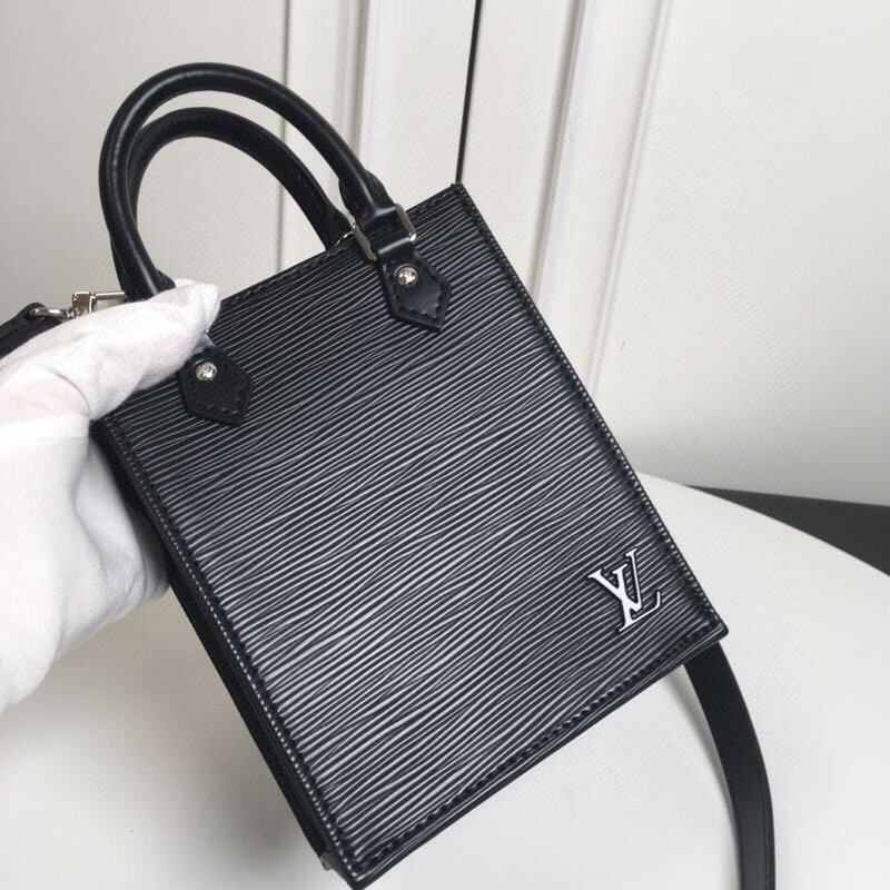 芸能人愛用【Louis Vuitton】プティット・サックプラ バッグ