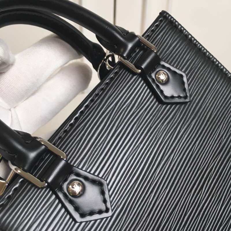 芸能人愛用【Louis Vuitton】プティット・サックプラ バッグ