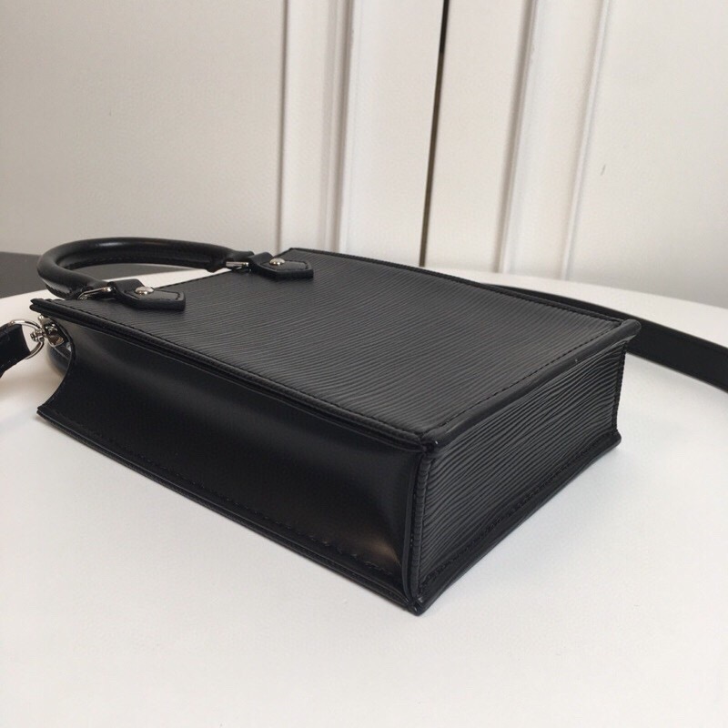 芸能人愛用【Louis Vuitton】プティット・サックプラ バッグ