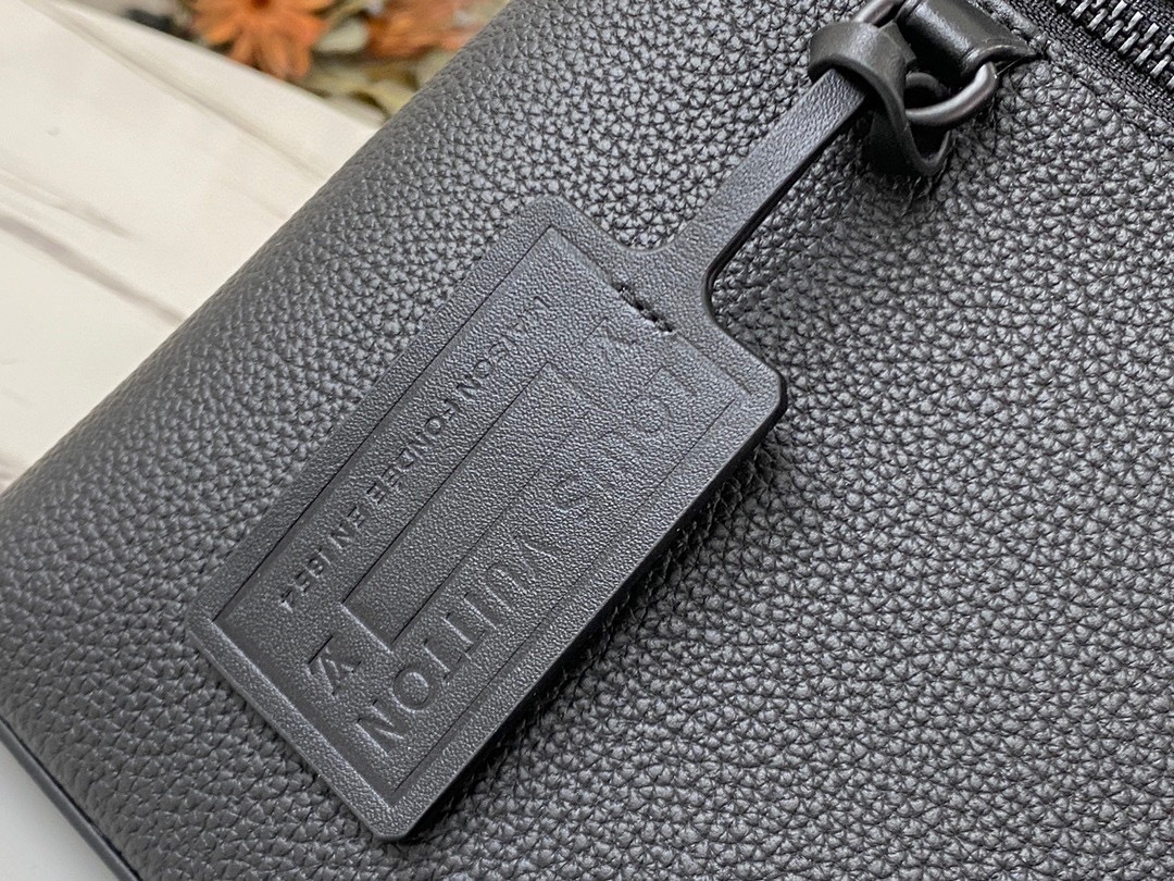 大人気【LOUIS VUITTON】ポシェット・IPAD