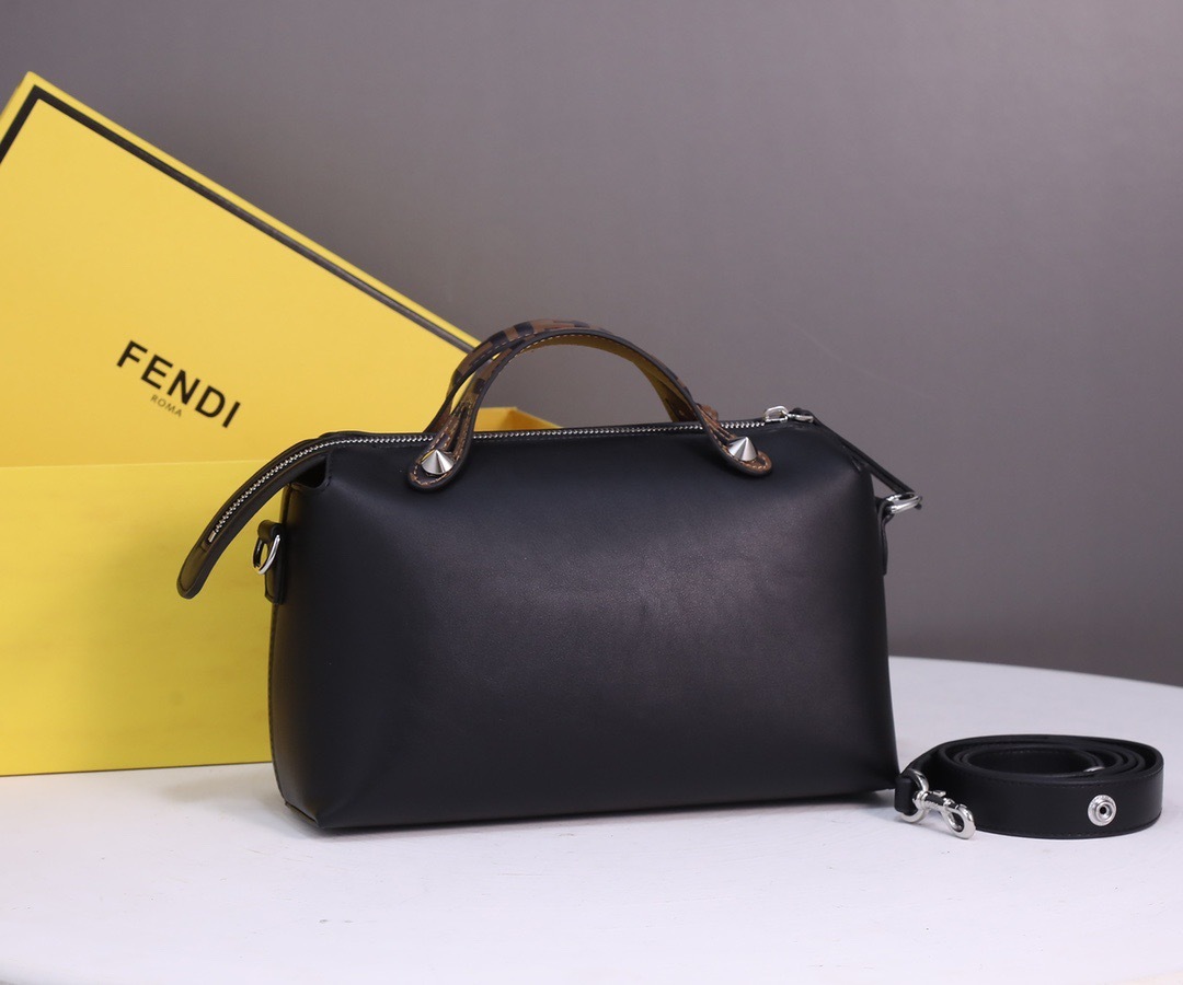 【FENDI】FFバイザウェイ 2way ショルダー
