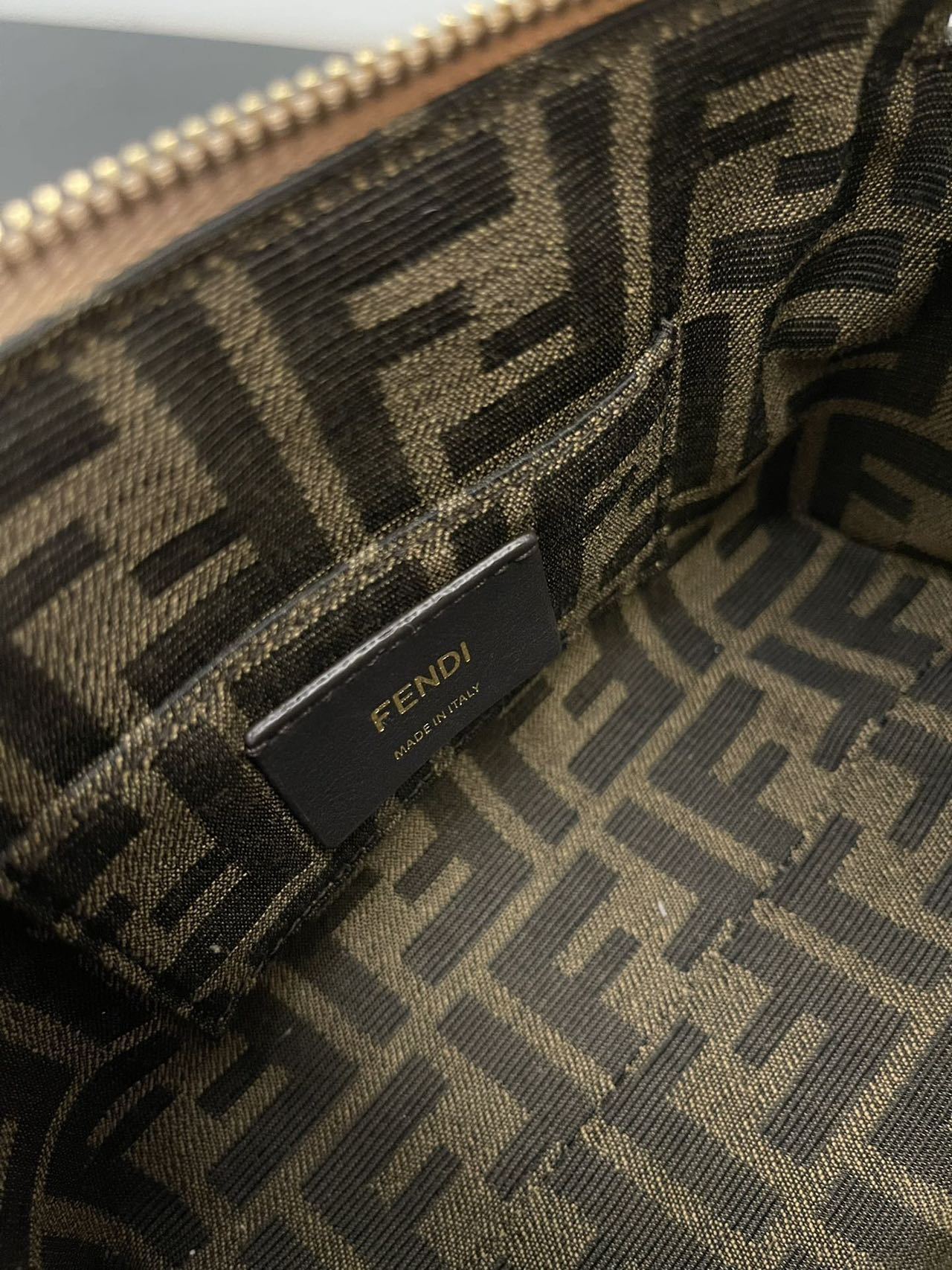 FENDI スモール バイ ザ ウェイ ライトピンク