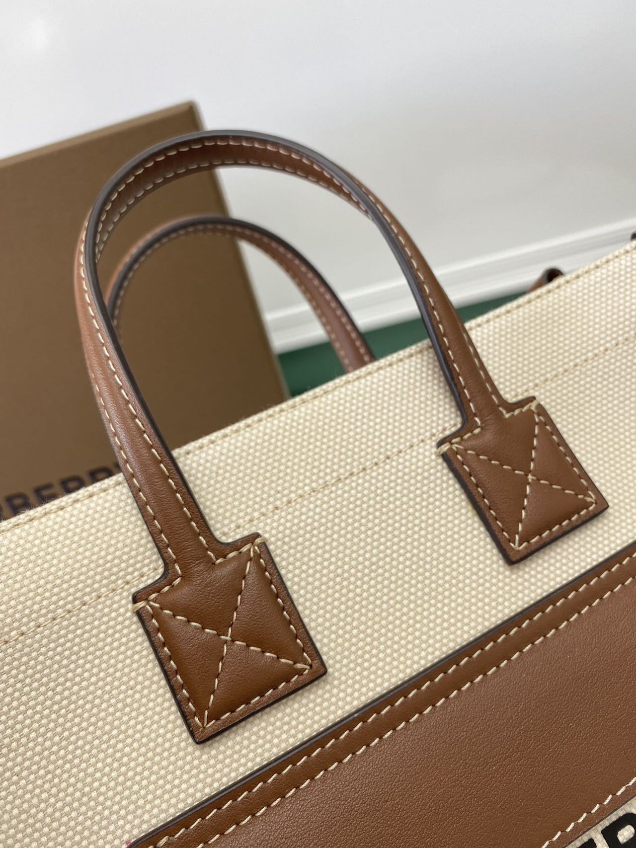 ★Burberry★Freyaキャンバス＆レザーミニバッグ