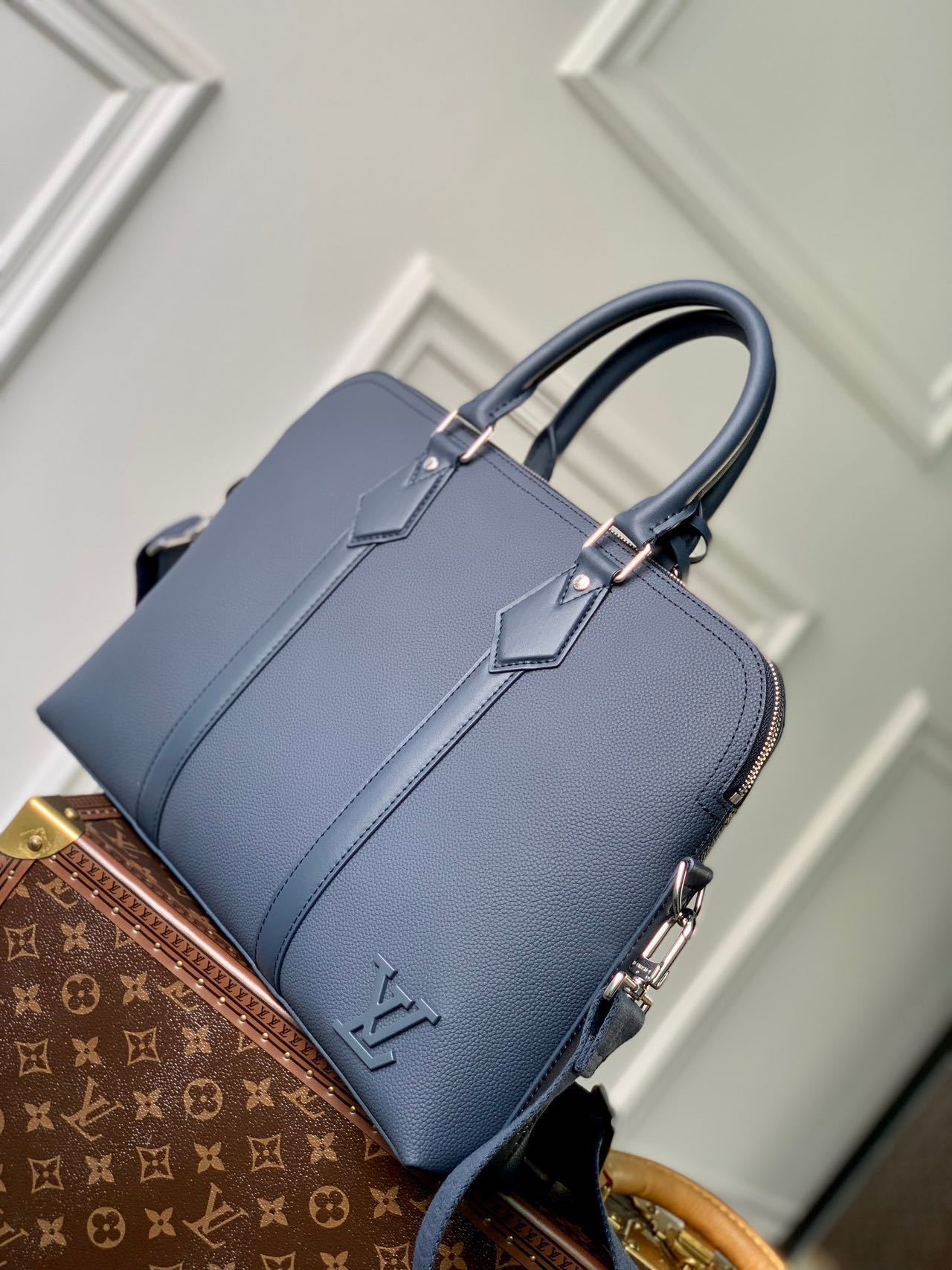 Louis Vuitton バッグ《VALIGETTA》ネイビー レザー