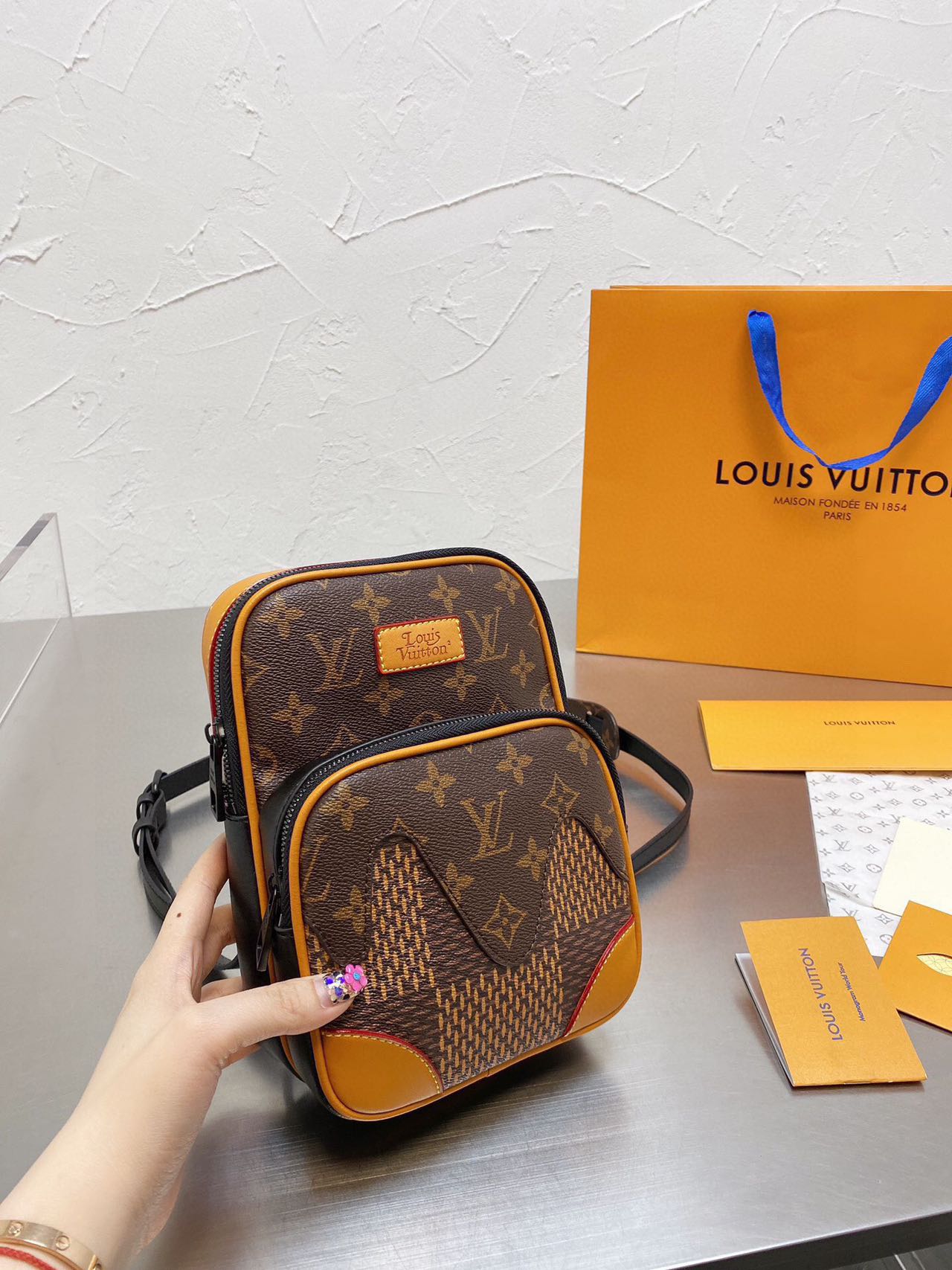 Louis Vuitton x Nigo アマゾン スリングバッグ