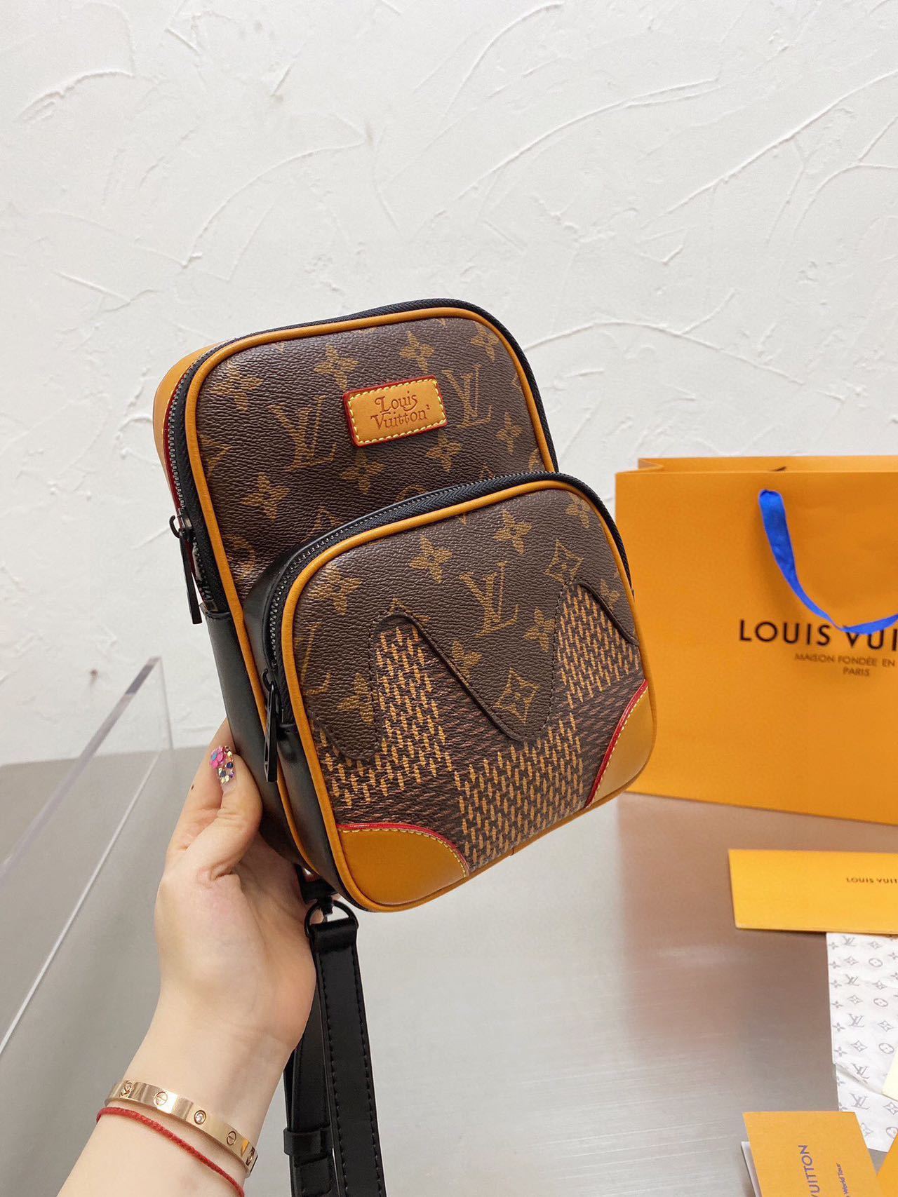 Louis Vuitton x Nigo アマゾン スリングバッグ