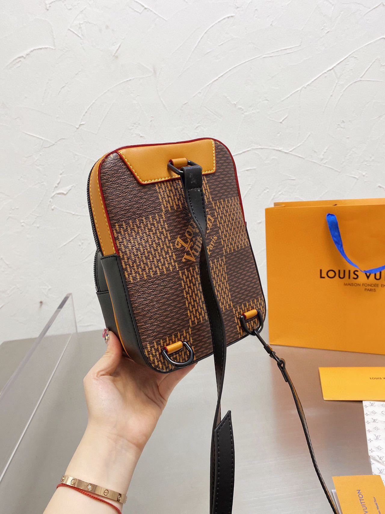 Louis Vuitton x Nigo アマゾン スリングバッグ