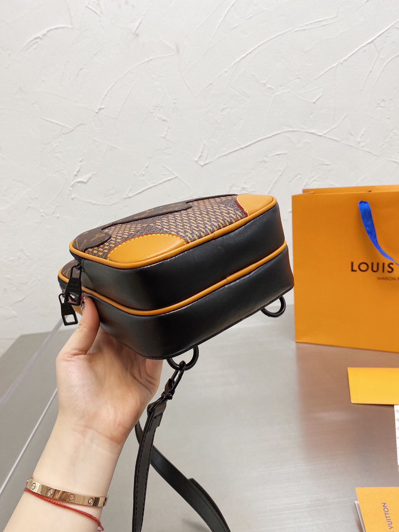 Louis Vuitton x Nigo アマゾン スリングバッグ