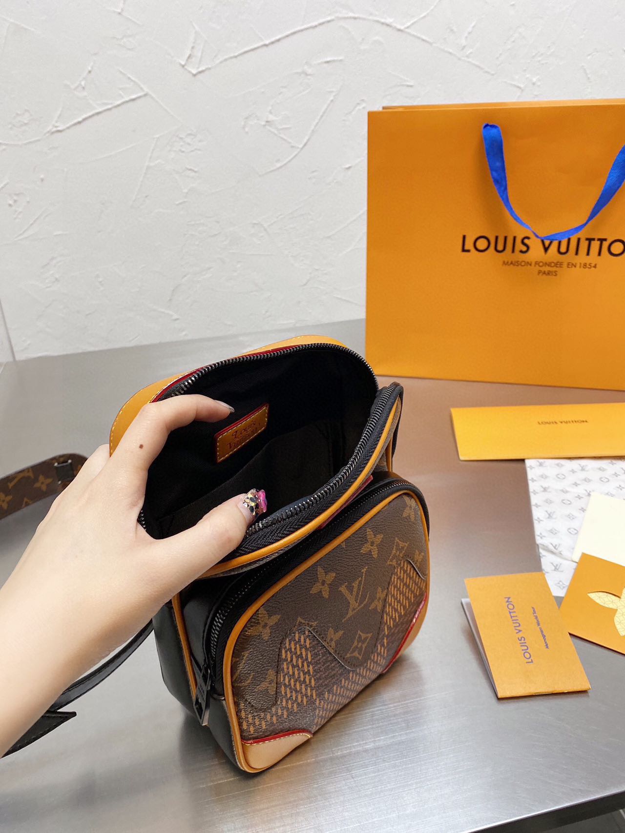 Louis Vuitton x Nigo アマゾン スリングバッグ