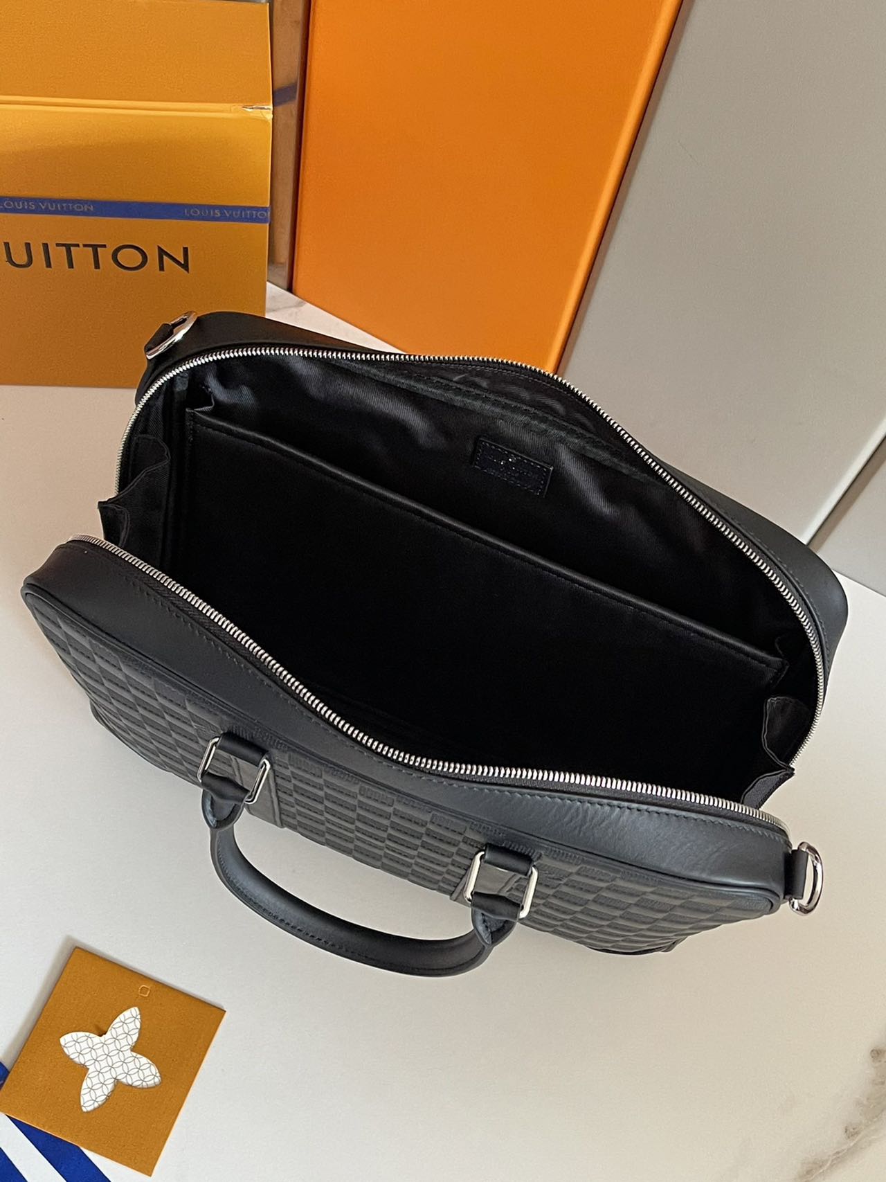 ◆ビジネスシーンを上質に【 LV 】シリウス・ブリーフケース