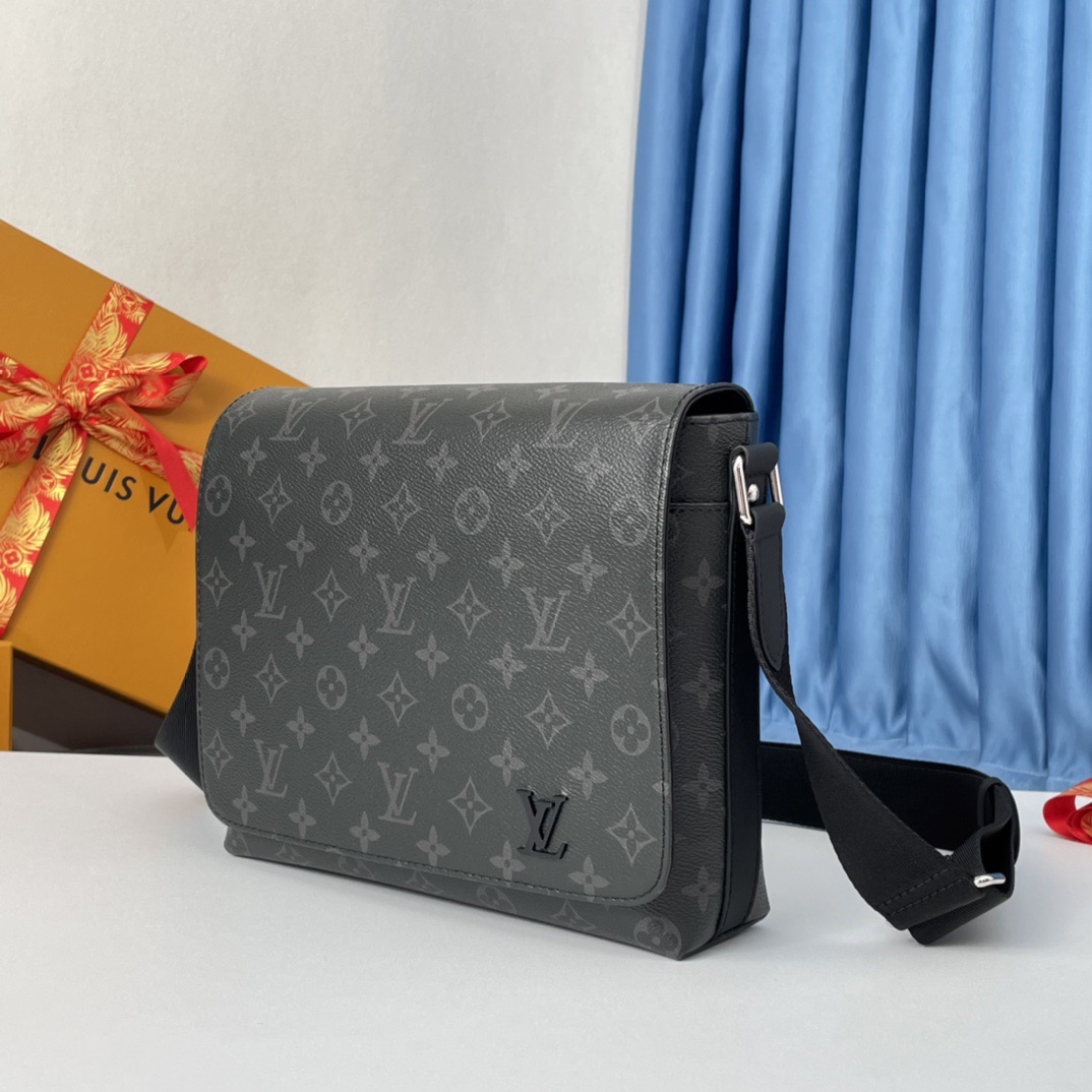 定番人気LOUIS VUITTON/DISTRICT PM モノグラム ショルダー
