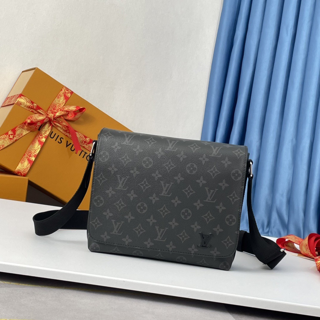 定番人気LOUIS VUITTON/DISTRICT PM モノグラム ショルダー