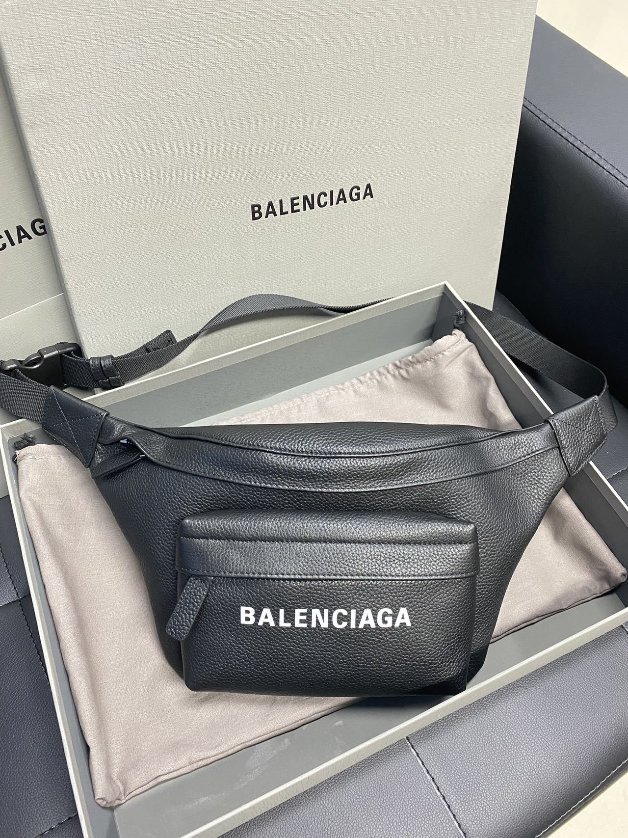【BALENCIAGA】 ボディバッグ