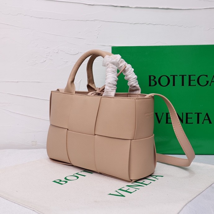【やっぱり可愛い！】BOTTEGA VENETA The Arco トートバッグ