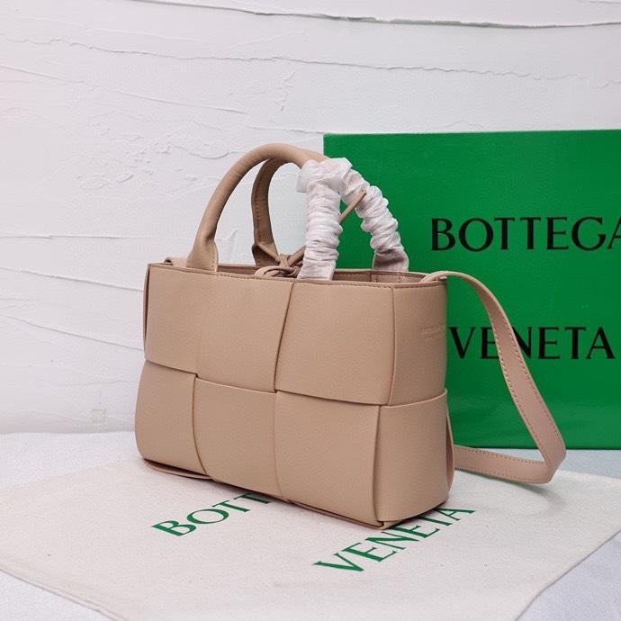 【やっぱり可愛い！】BOTTEGA VENETA The Arco トートバッグ