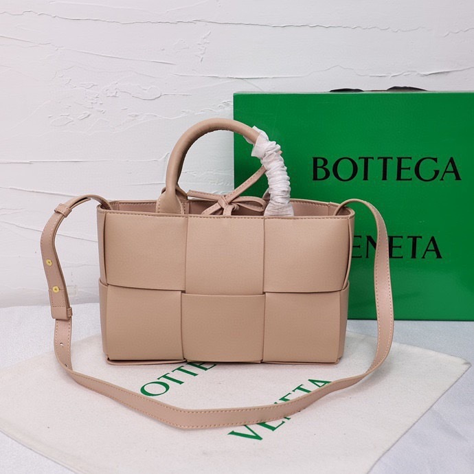 【やっぱり可愛い！】BOTTEGA VENETA The Arco トートバッグ