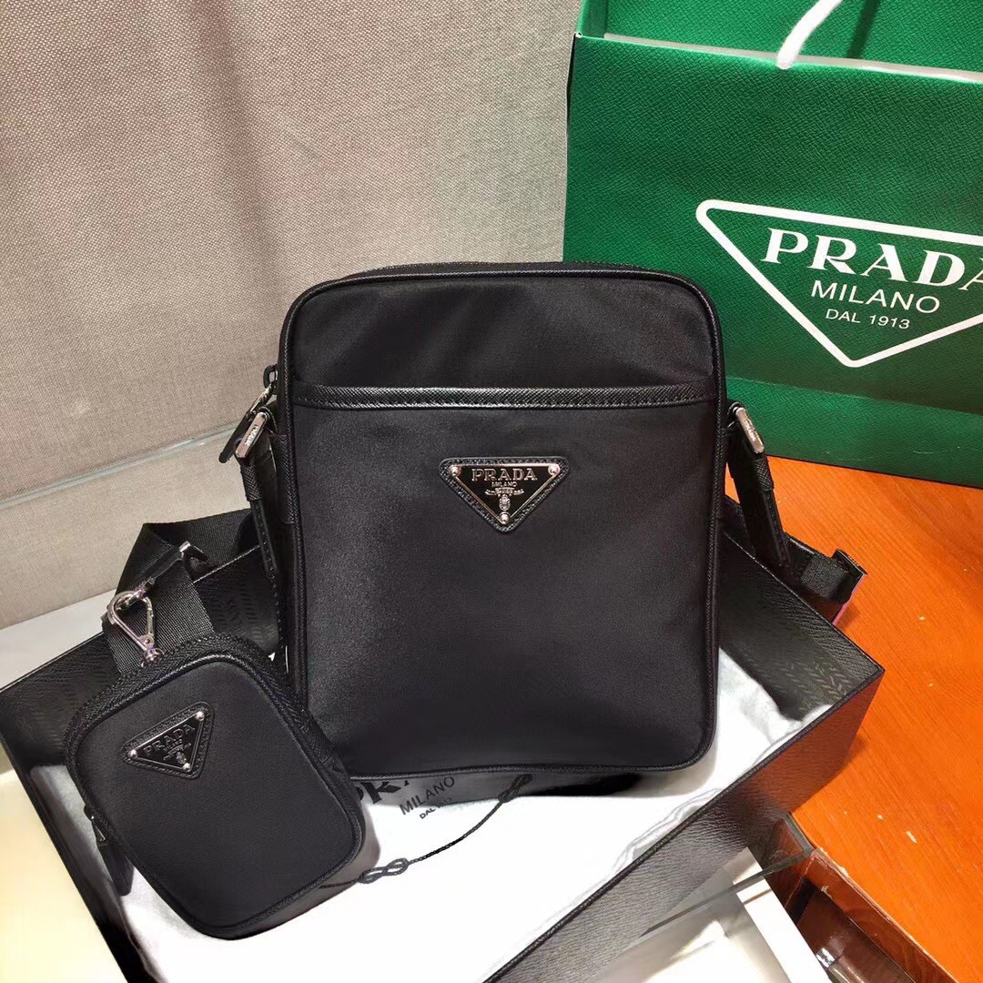 Prada☆ナイロンxサフィアーノレザー クロスボディバッグ