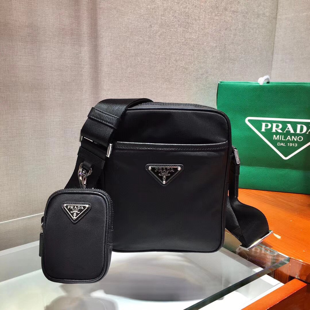 Prada☆ナイロンxサフィアーノレザー クロスボディバッグ