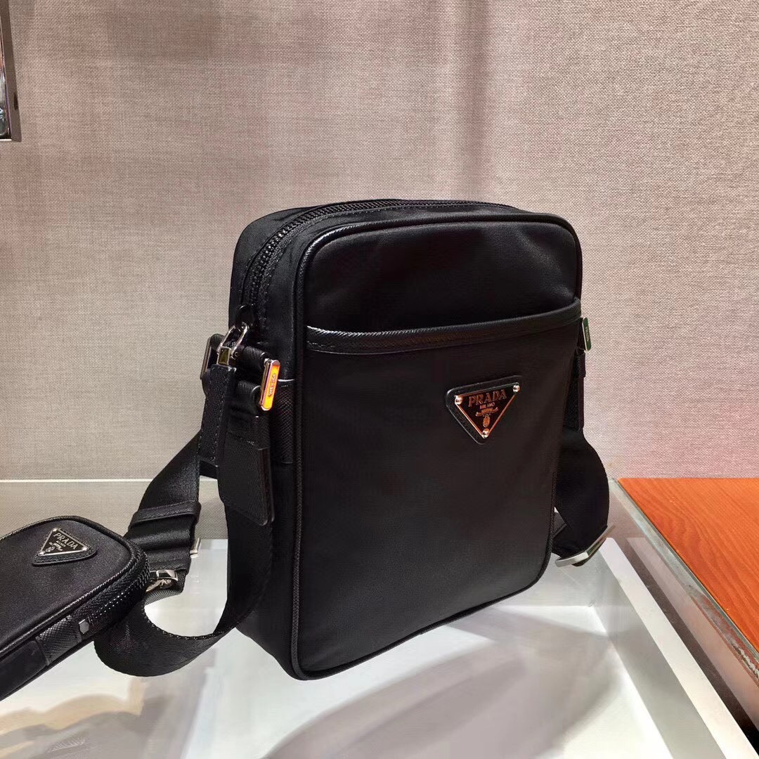 Prada☆ナイロンxサフィアーノレザー クロスボディバッグ