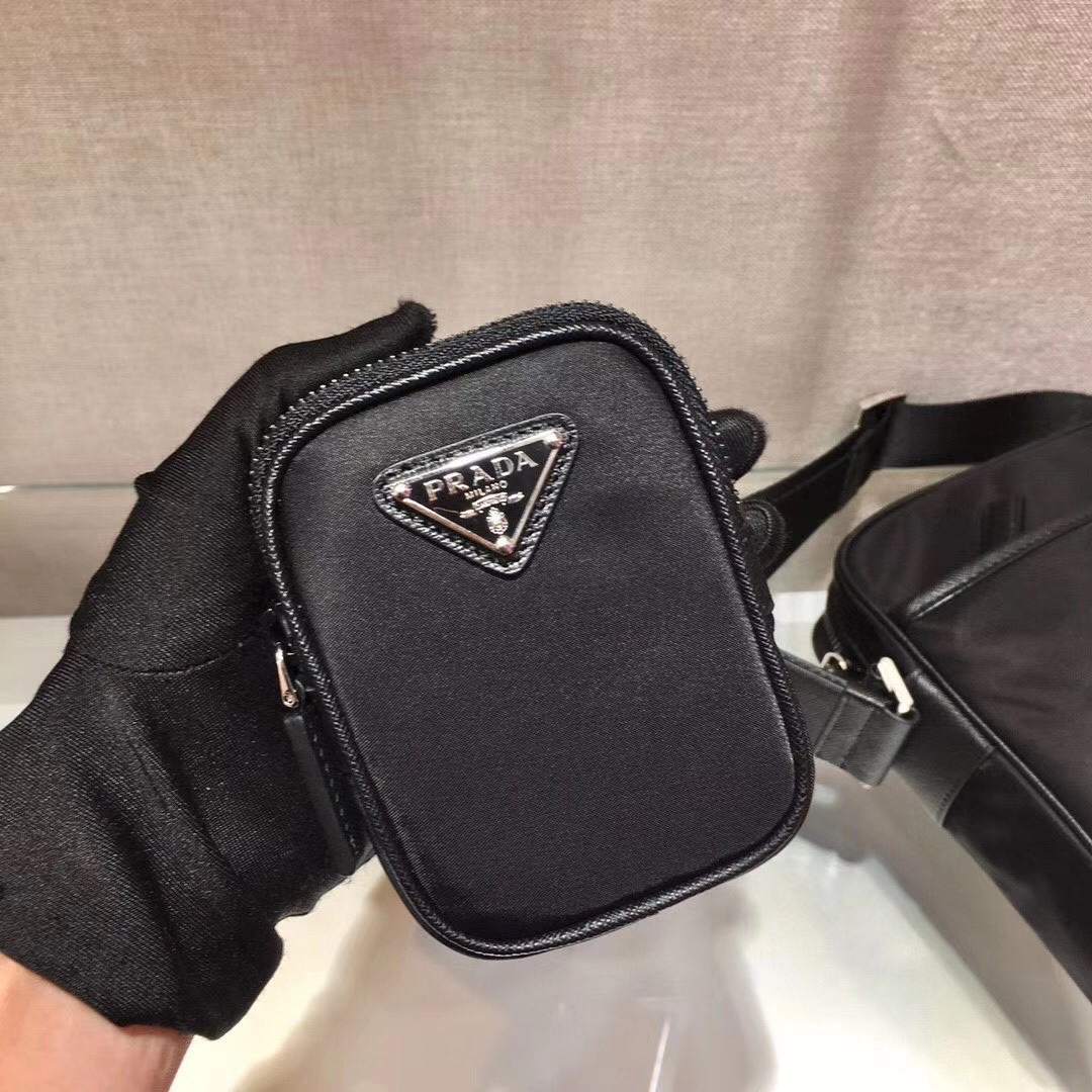Prada☆ナイロンxサフィアーノレザー クロスボディバッグ