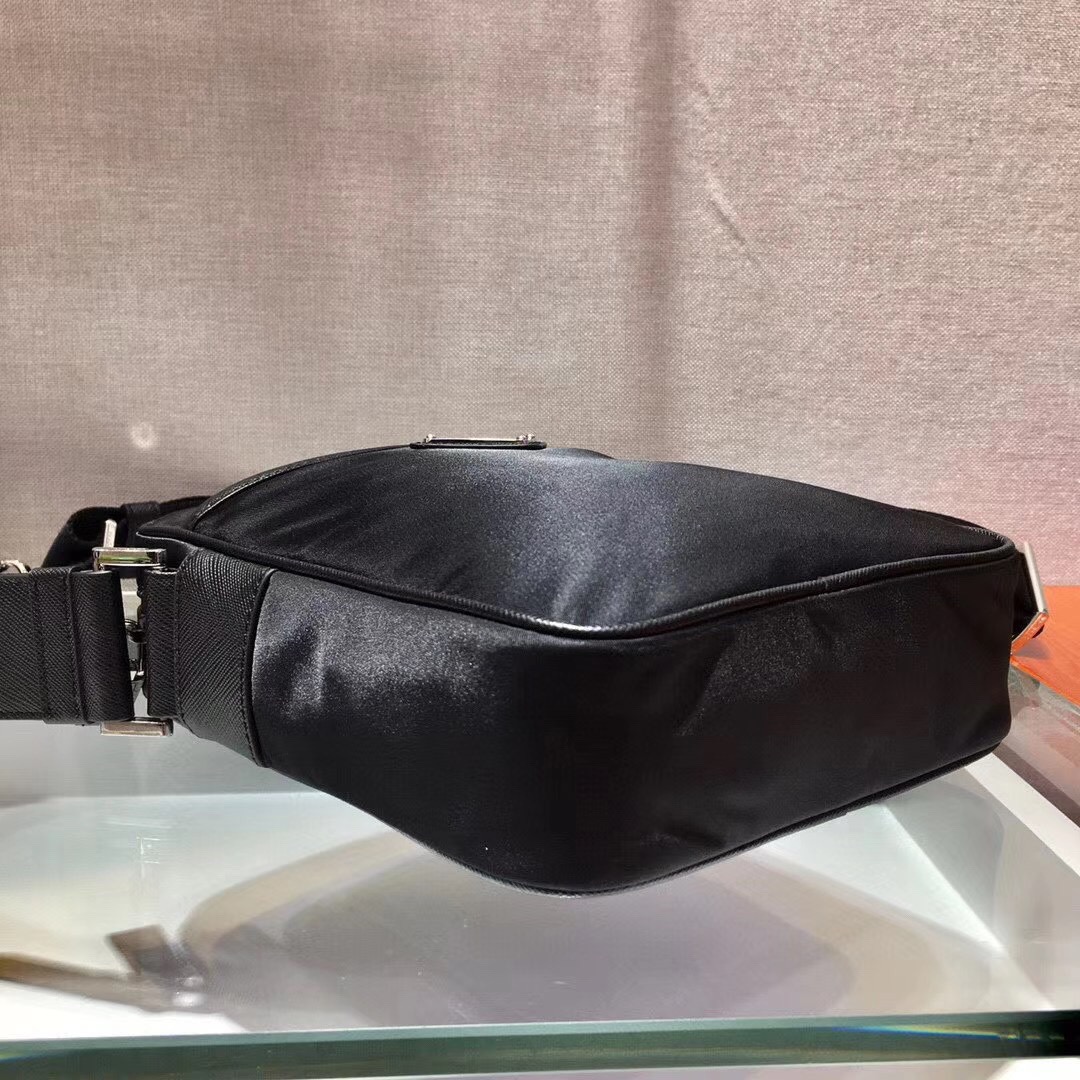 Prada☆ナイロンxサフィアーノレザー クロスボディバッグ